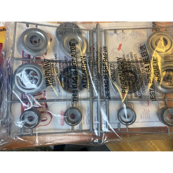 Milton Bradley Power Gladiators 1993 Radio Control Robots Game 2-Player Set Ages - Picture 5 of 8